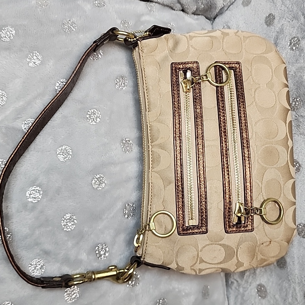 Coach Poppy tan logo shoulder bag